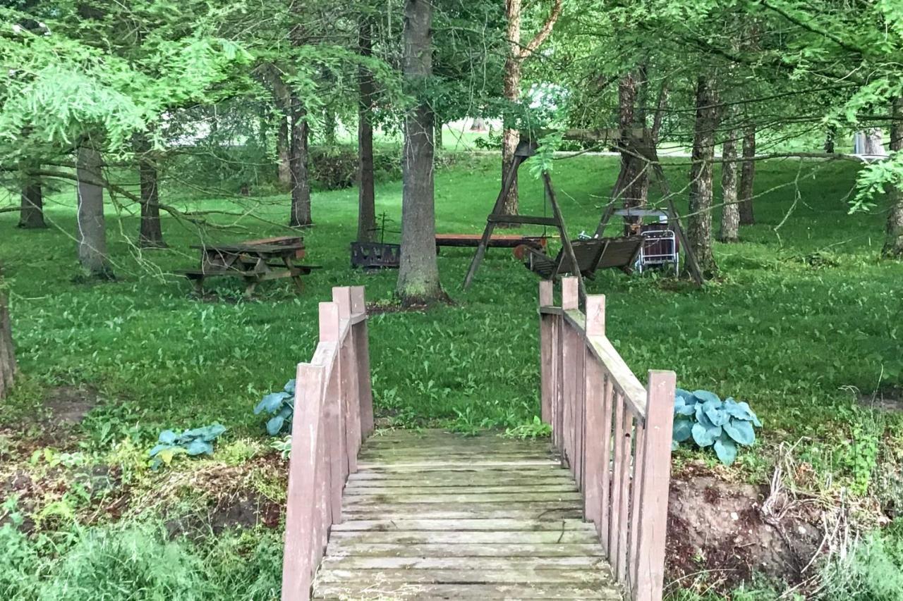 Honey House Cabin - A Quiet Countryside Retreat! Nappanee ภายนอก รูปภาพ