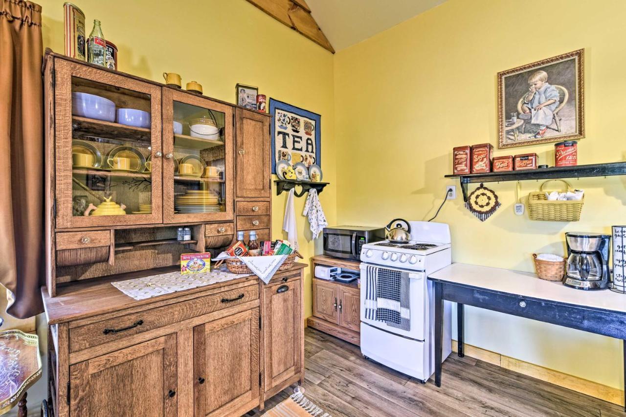 Honey House Cabin - A Quiet Countryside Retreat! Nappanee ภายนอก รูปภาพ