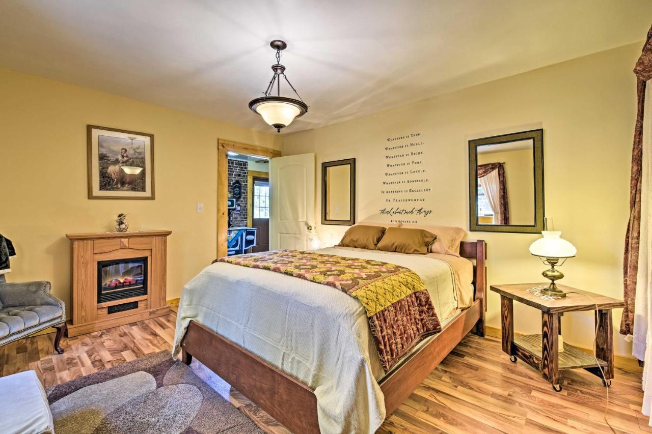 Honey House Cabin - A Quiet Countryside Retreat! Nappanee ภายนอก รูปภาพ