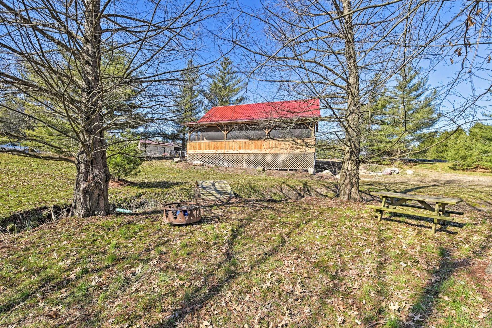 Honey House Cabin - A Quiet Countryside Retreat! Nappanee ภายนอก รูปภาพ