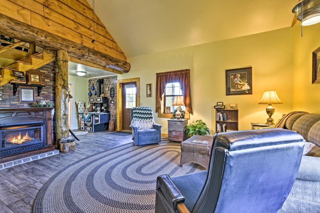 Honey House Cabin - A Quiet Countryside Retreat! Nappanee ภายนอก รูปภาพ