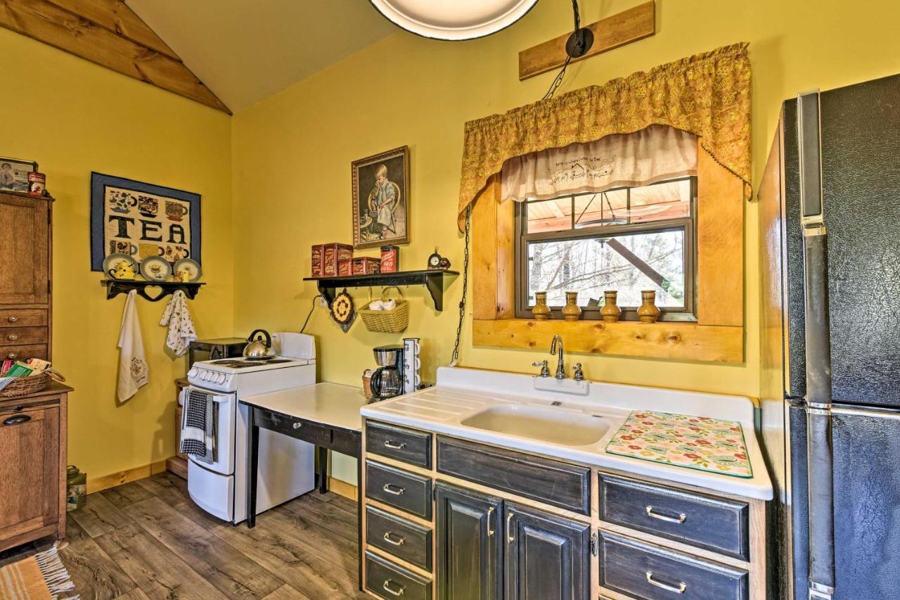 Honey House Cabin - A Quiet Countryside Retreat! Nappanee ภายนอก รูปภาพ