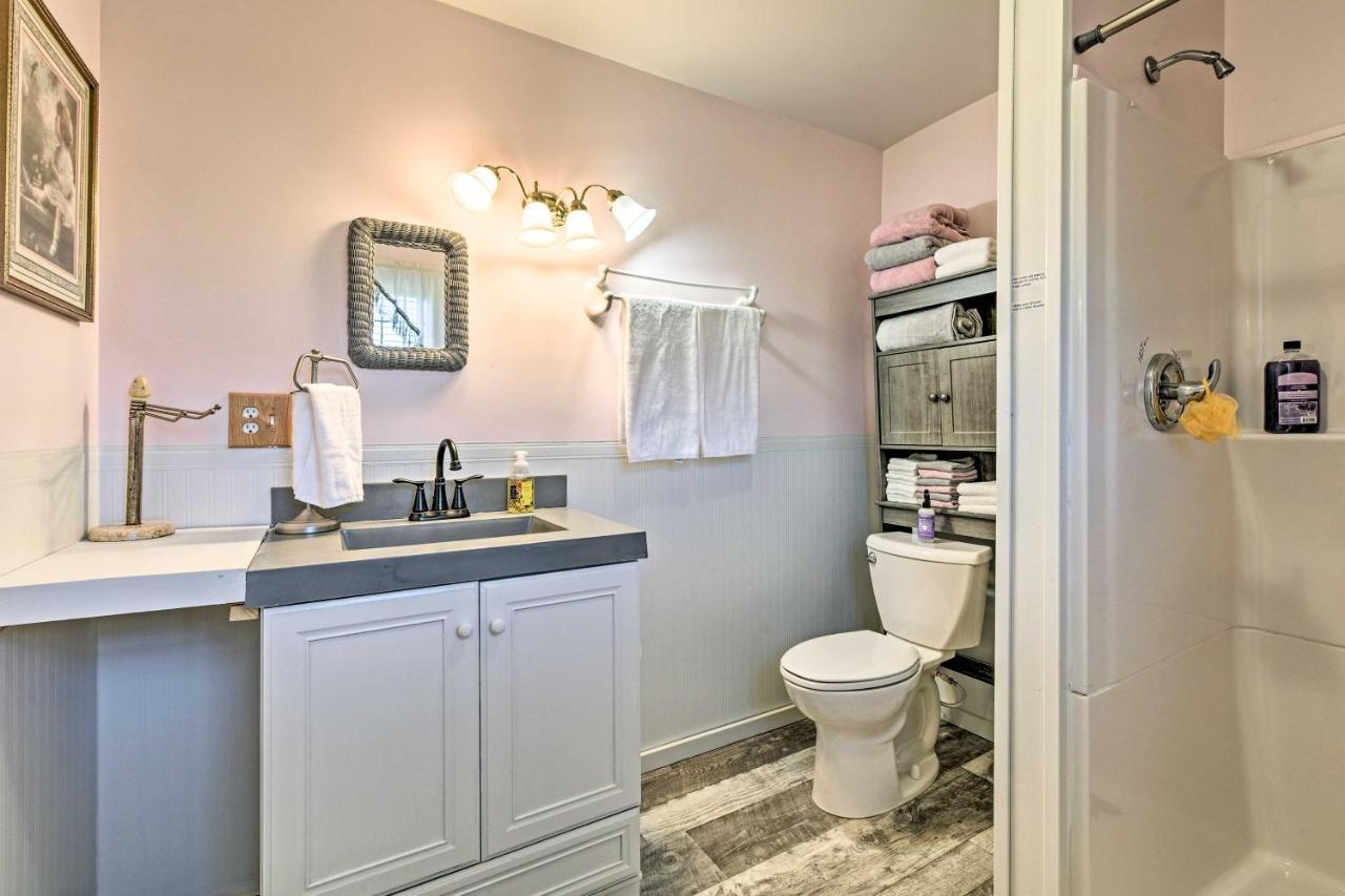 Honey House Cabin - A Quiet Countryside Retreat! Nappanee ภายนอก รูปภาพ