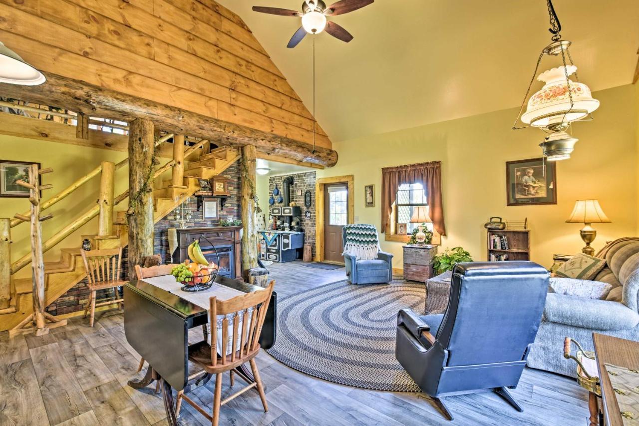 Honey House Cabin - A Quiet Countryside Retreat! Nappanee ภายนอก รูปภาพ