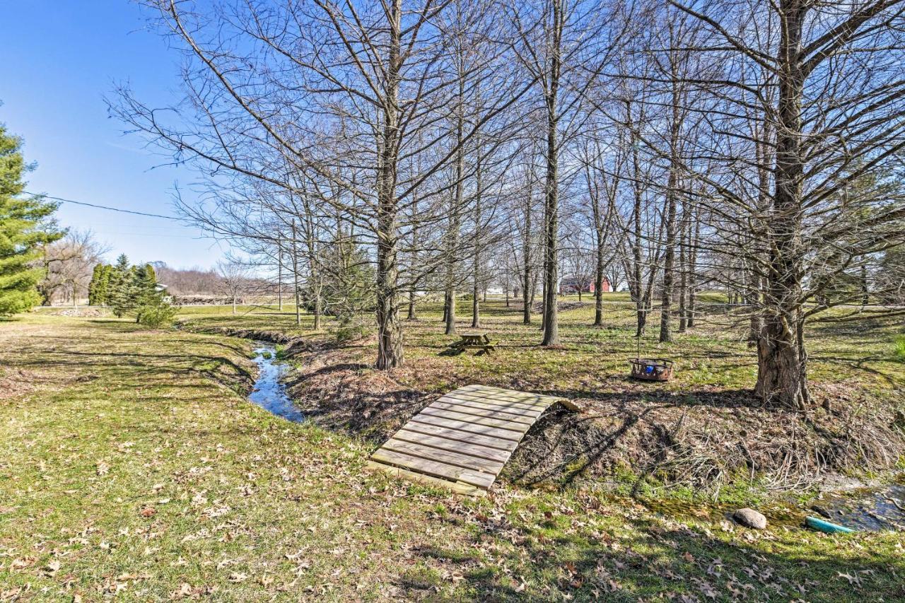 Honey House Cabin - A Quiet Countryside Retreat! Nappanee ภายนอก รูปภาพ